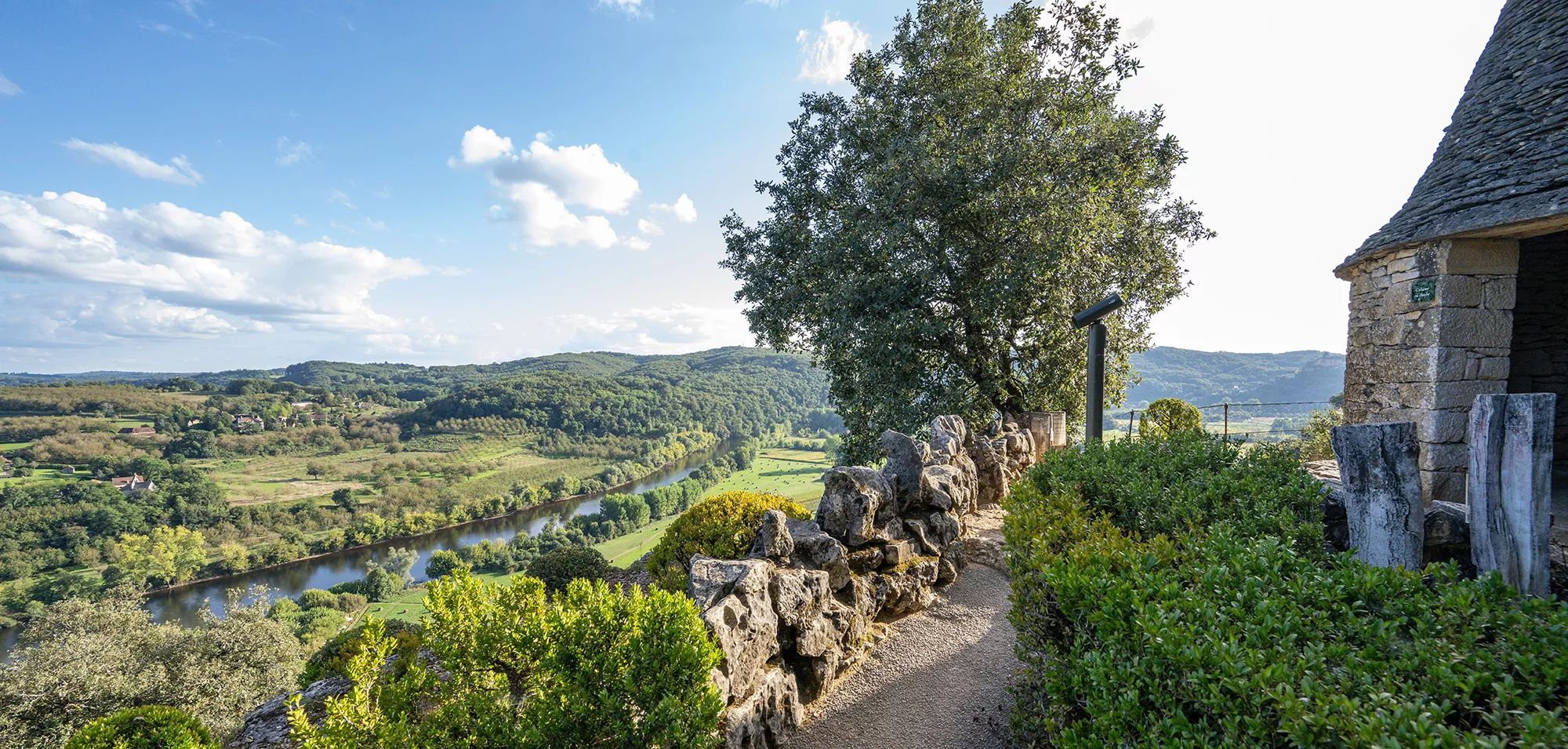 Visite des jardins de Marqueyssac à Vézac. Visite d'un parc historique classé, aménagé pour le plaisir de la promenade. En Dordogne Périgord.
